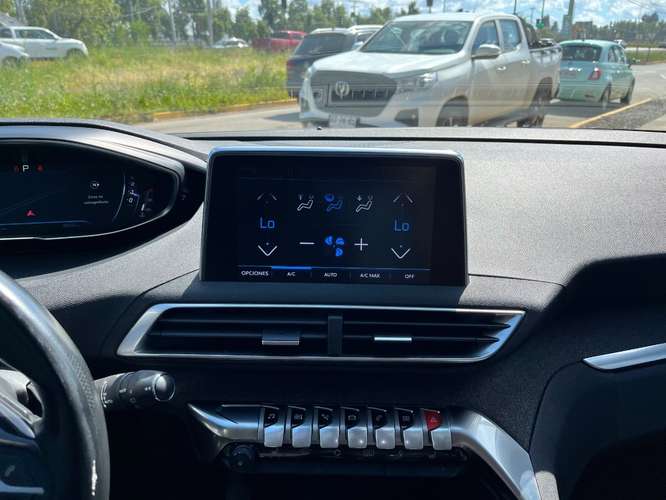 PEUGEOT 3008 ALLURE BLUE HDI 1.6 AT 2018 - Imagen 11