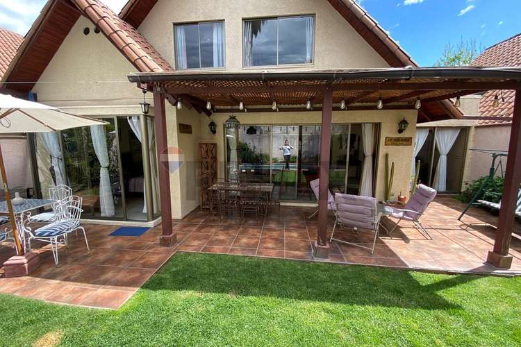 Venta casa en exclusivo condominio peñalolén