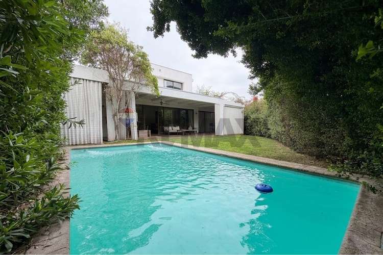 "hogar ideal en colina: comodidad y tranquilidad"