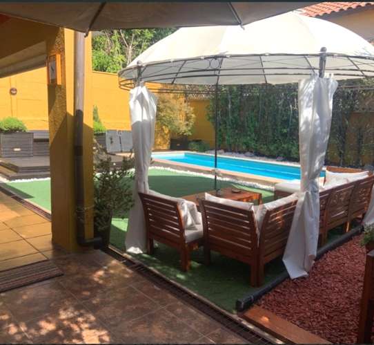 HERMOSA CASA AMPLIA , LUMINOSA CON TERRAZA Y PISCINA - Imagen 25