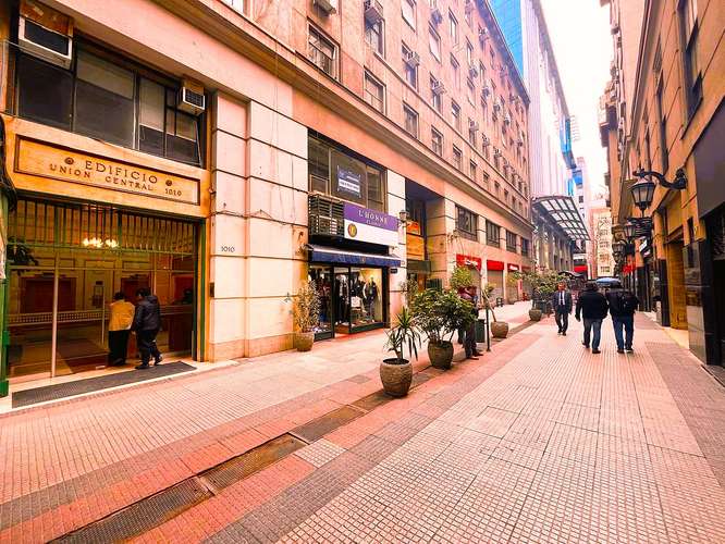 OFICINA CON 3 PRIVADOS Y 4 PUESTOS DE TRABAJO COMPLETAMENTE