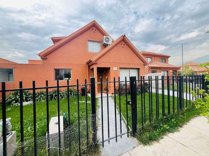 Moderna Casa en Arriendo en Colina  (186442)