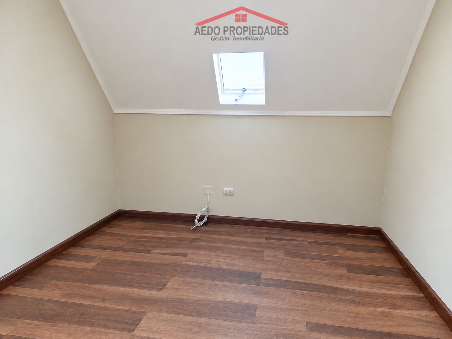 Se Arrienda Linda Casa Aislada, Condominio Rivera del Valle, Paradero 8, comuna de La Cruz.