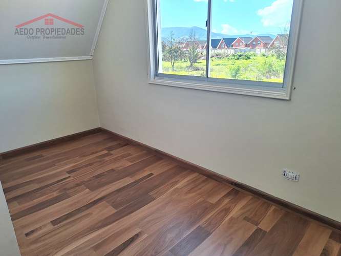 Se Arrienda Linda Casa Aislada, Condominio Rivera del Valle, Paradero 8, comuna de La Cruz.