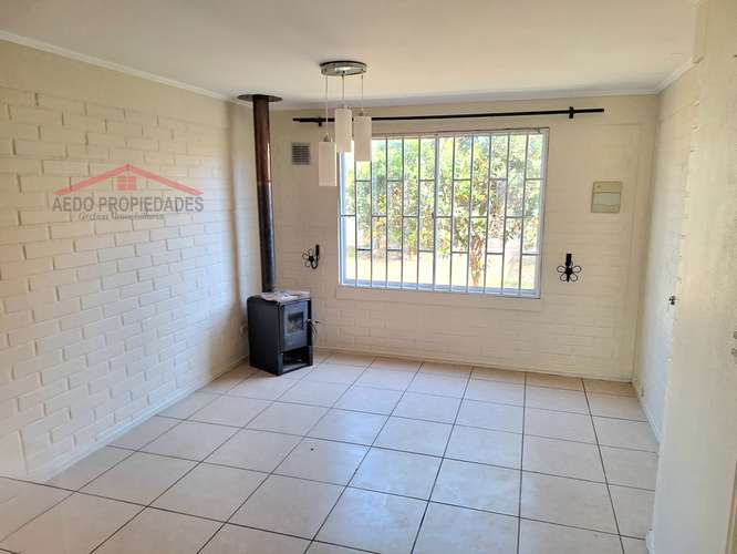 Se Arrienda Linda Casa Aislada, Condominio Rivera del Valle, Paradero 8, comuna de La Cruz.