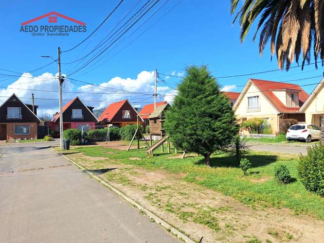 Se Arrienda Linda Casa Aislada, Condominio Rivera del Valle, Paradero 8, comuna de La Cruz.