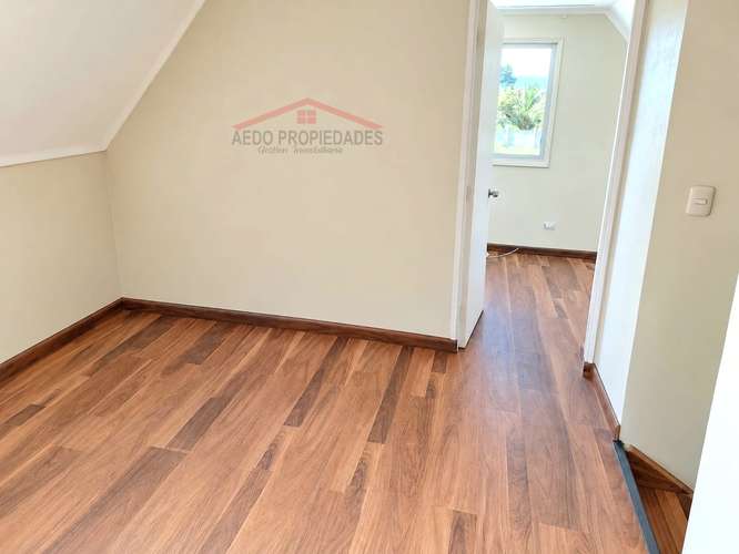 Se Arrienda Linda Casa Aislada, Condominio Rivera del Valle, Paradero 8, comuna de La Cruz.