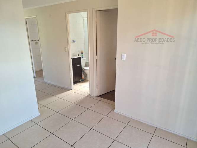 Se Arrienda Linda Casa Aislada, Condominio Rivera del Valle, Paradero 8, comuna de La Cruz.
