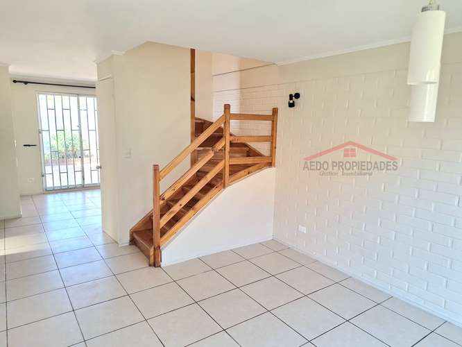Se Arrienda Linda Casa Aislada, Condominio Rivera del Valle, Paradero 8, comuna de La Cruz.
