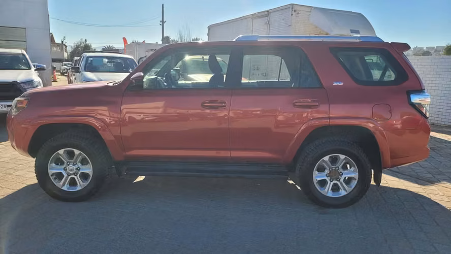 Toyota 4RUNNER 4X4 4.0 FULL AUT. 4.0 • 4WD • Automática • 2018 - Imagen 8
