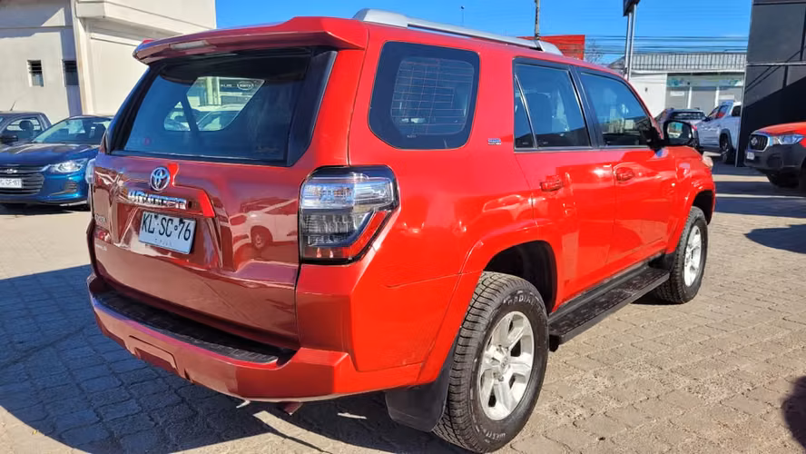 Toyota 4RUNNER 4X4 4.0 FULL AUT. 4.0 • 4WD • Automática • 2018 - Imagen 6
