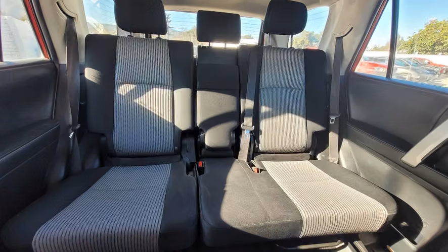 Toyota 4RUNNER 4X4 4.0 FULL AUT. 4.0 • 4WD • Automática • 2018 - Imagen 12