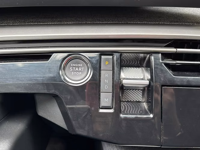 2025 Peugeot 3008 1.2 Allure Premier Hybrid AT - Imagen 10