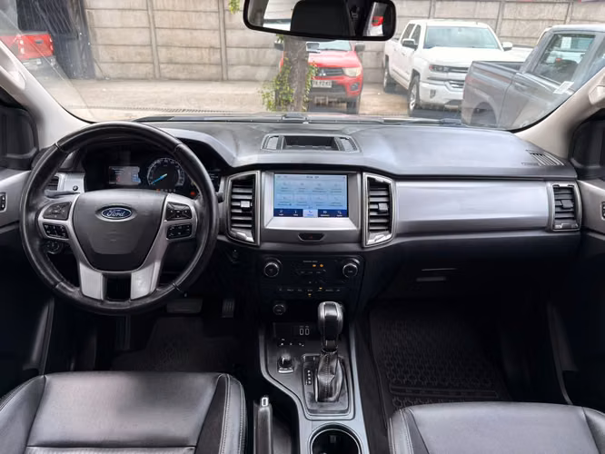 FORD RANGER LIMITED MOTOR 3.2 AUTOMATICA 4X4 AÑO 2023 UNICO DUEÑO