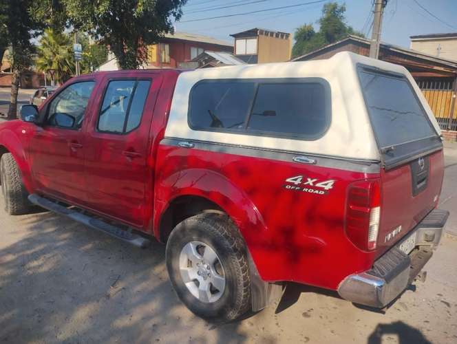NISSAN NAVARA HD 2015 4x4 + CÚPULA Y PISADERAS (OPORTUNIDAD)