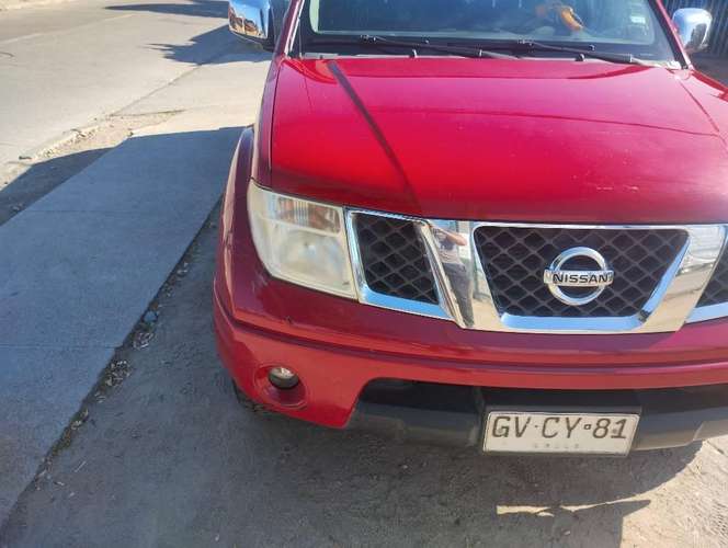 NISSAN NAVARA HD 2015 4x4 + CÚPULA Y PISADERAS (OPORTUNIDAD)