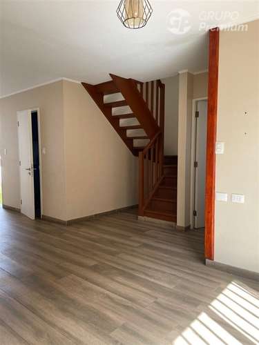 Casa en venta de 2D+2B+est.patio Pocuro Escuadrón en Coronel - Imagen 4