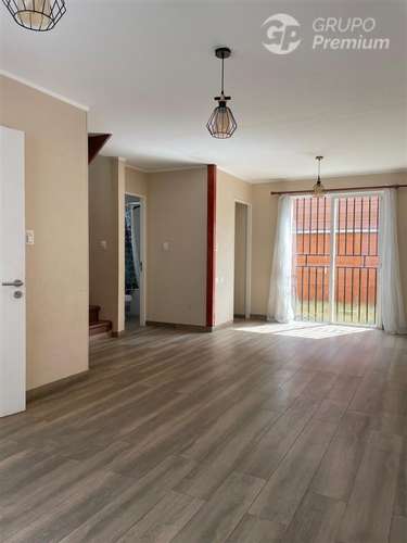 Casa en venta de 2D+2B+est.patio Pocuro Escuadrón en Coronel - Imagen 3