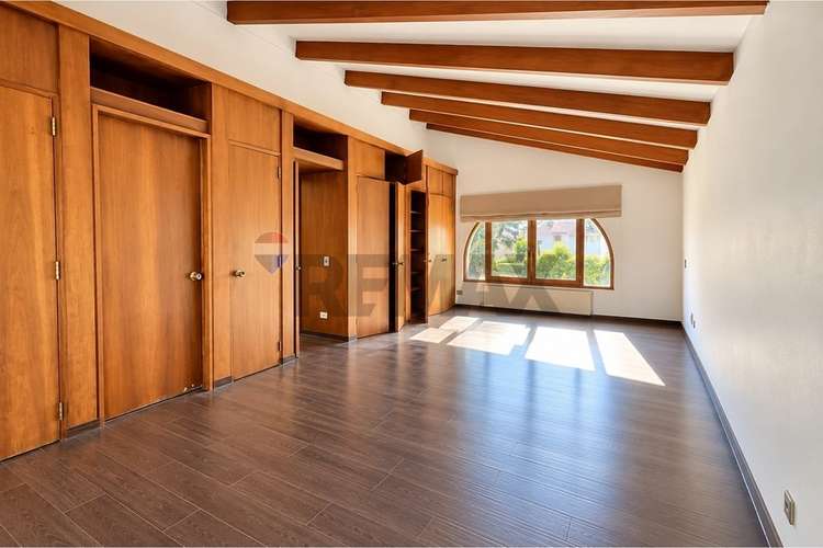 Encantadora casa con piscina y gran jardín - Imagen 25