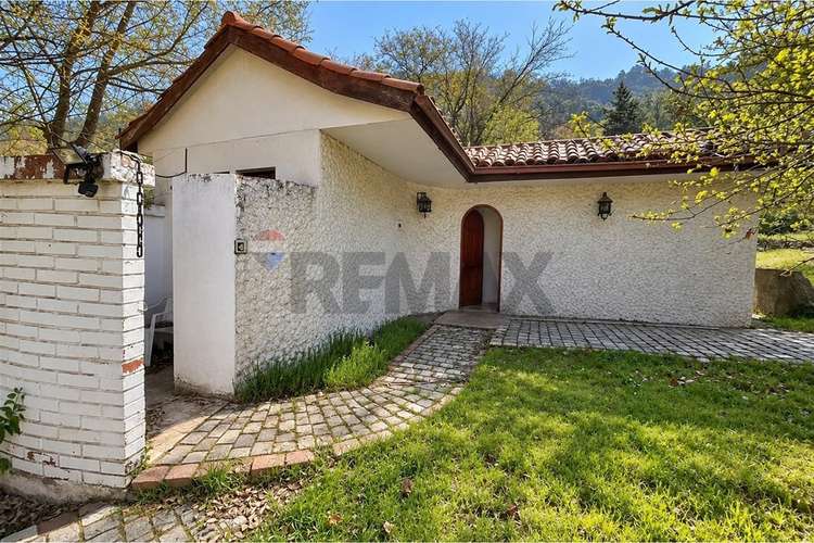 Encantadora casa con piscina y gran jardín - Imagen 3