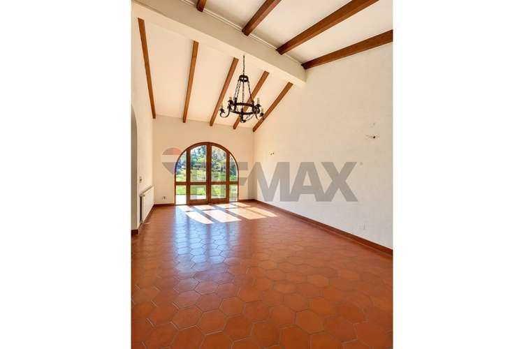 Encantadora casa con piscina y gran jardín - Imagen 24