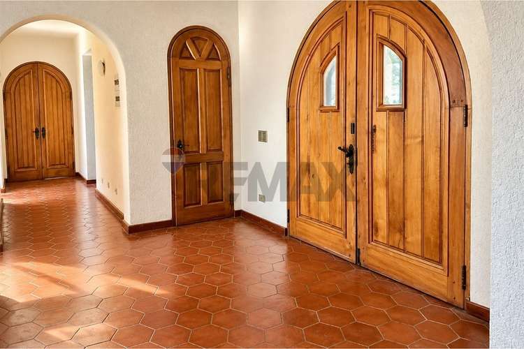 Encantadora casa con piscina y gran jardín - Imagen 13