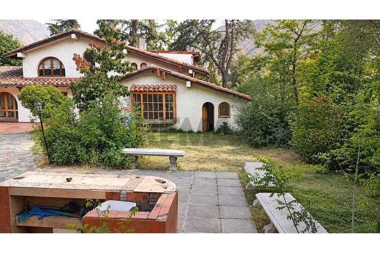 Encantadora casa con piscina y gran jardín