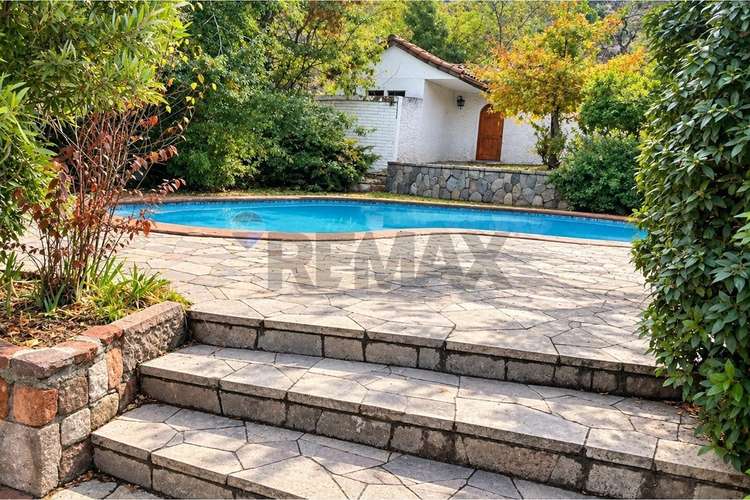 Encantadora casa con piscina y gran jardín - Imagen 9