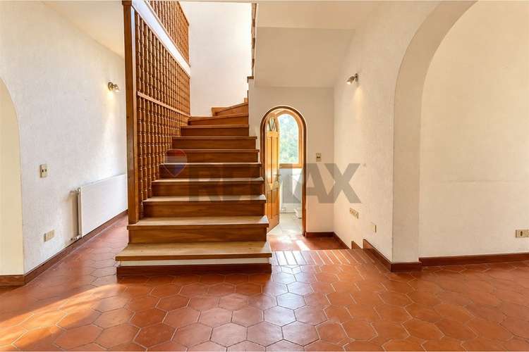 Encantadora casa con piscina y gran jardín - Imagen 17