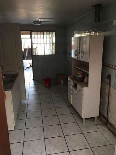 VENTA DE AMPLIA CASA EN QUILICURA 3D 2B 1EST - Imagen 4