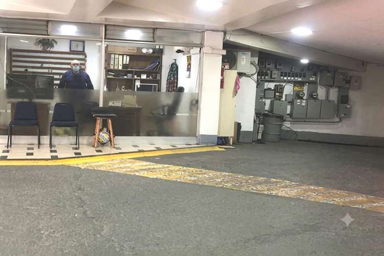 SE VENDE ESTACIONAMIENTO EN PLENO CENTRO - Imagen 12