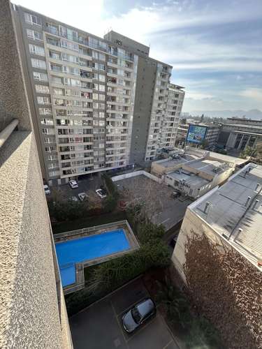 VENDE ACOGEDOR DEPARTAMENTO  METRO HOSPITALES SANTIAGO