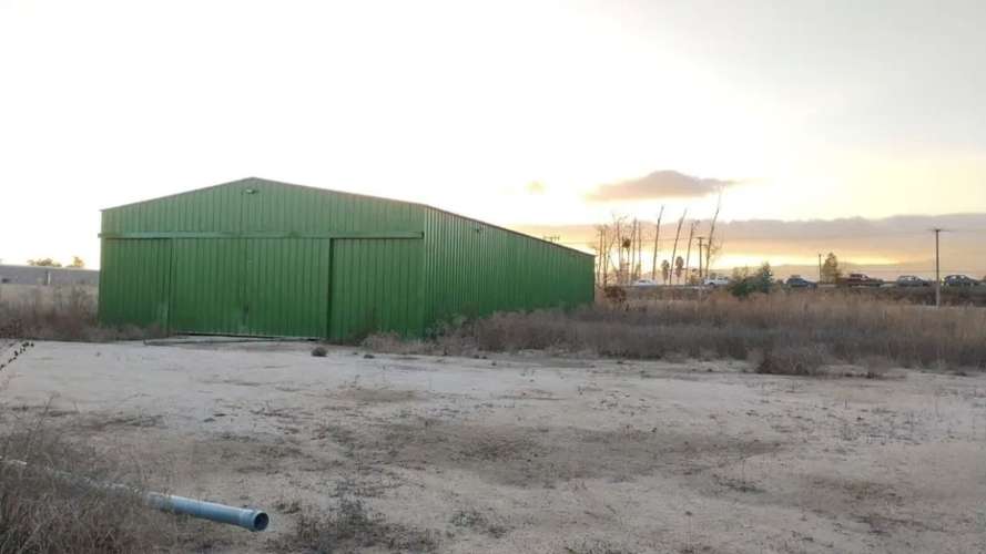 Amplia Bodega en Quillota con Terreno Extenso