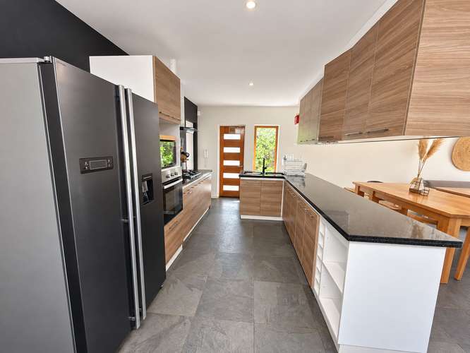 Moderna y Luminosa Casa Familiar (186500) - Imagen 10