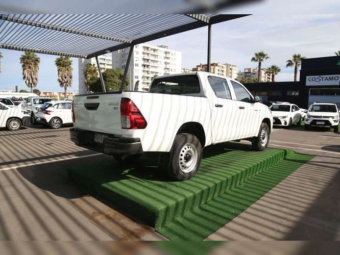 TOYOTA HILUX 2024 - Imagen 5