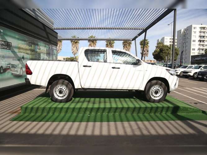 TOYOTA HILUX 2024 - Imagen 4