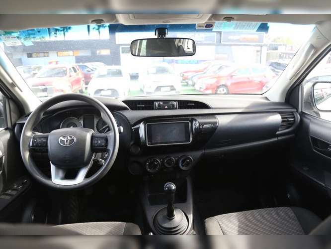 TOYOTA HILUX 2024 - Imagen 15