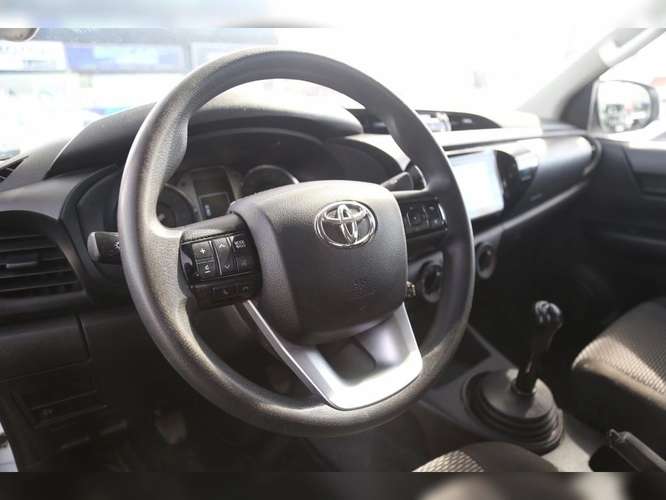 TOYOTA HILUX 2024 - Imagen 13