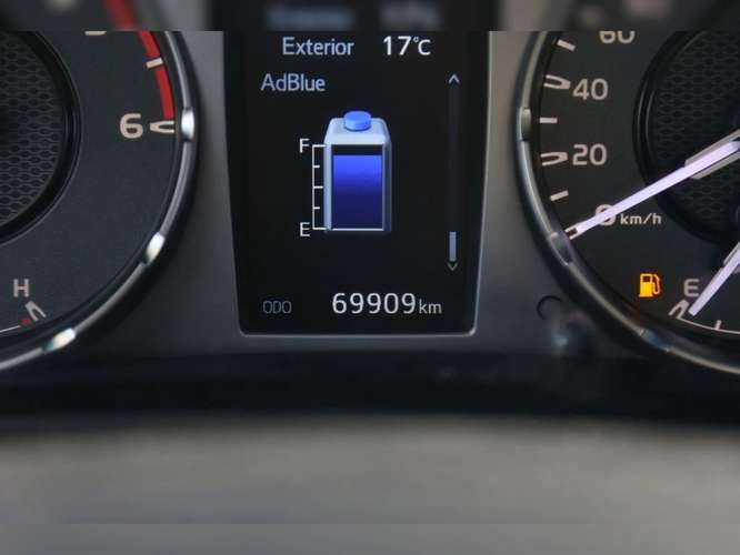 TOYOTA HILUX 2024 - Imagen 19