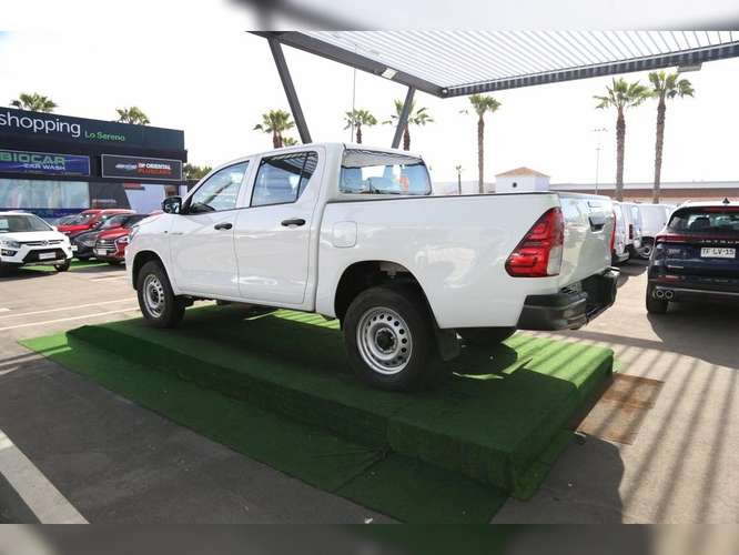 TOYOTA HILUX 2024 - Imagen 8