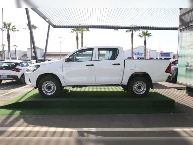 TOYOTA HILUX 2024 - Imagen 9