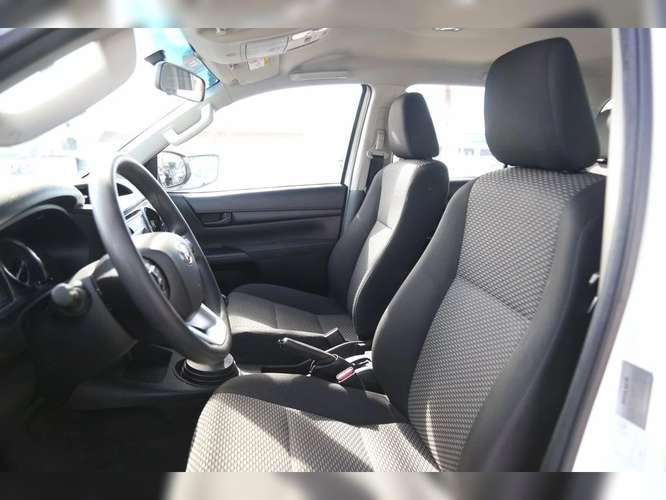 TOYOTA HILUX 2024 - Imagen 12