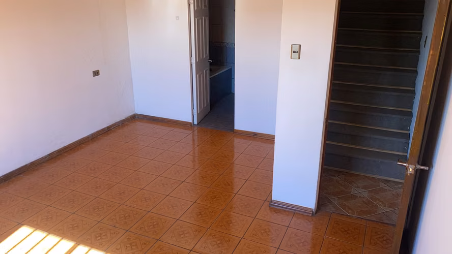 CASA EN ARRIENDO A PASOS DE LA PLAZA DE ARMA - Imagen 4