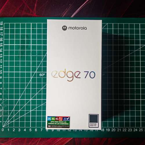 Vendo Motorola Edge 70 – 12GB RAM / 512GB – Gadget Gray (Pantone)