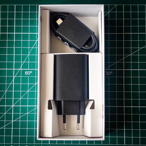 Vendo Motorola Edge 70 – 12GB RAM / 512GB – Gadget Gray (Pantone) - Imagen 2