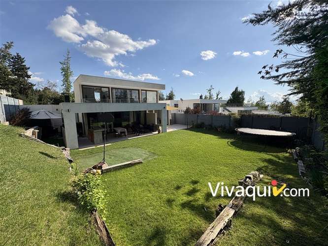 Casa en venta de 3 dorm. en La Reina