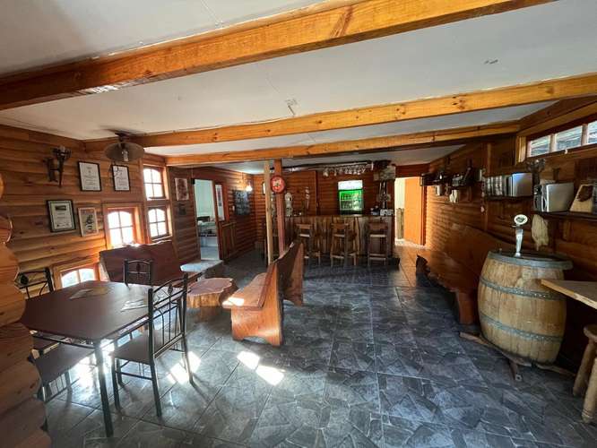 VENTA DE COMPLEJO DE CABAÑAS CON PISCINA Y CERVECERÍA ARTESANAL PRECORDILLERA STA BARBARA