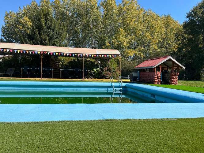 VENTA DE COMPLEJO DE CABAÑAS CON PISCINA Y CERVECERÍA ARTESANAL PRECORDILLERA STA BARBARA