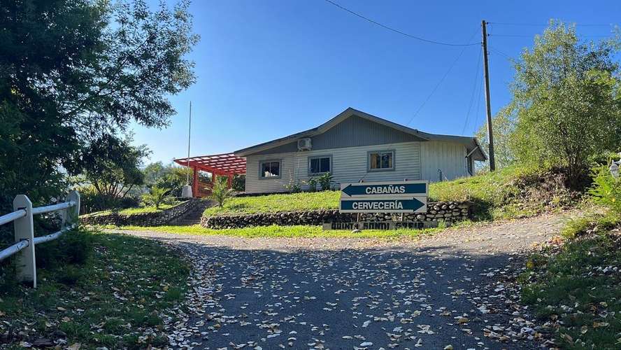 VENTA DE COMPLEJO DE CABAÑAS CON PISCINA Y CERVECERÍA ARTESANAL PRECORDILLERA STA BARBARA