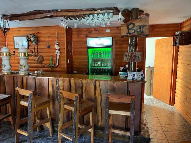 VENTA DE COMPLEJO DE CABAÑAS CON PISCINA Y CERVECERÍA ARTESANAL PRECORDILLERA STA BARBARA